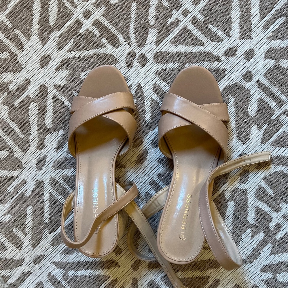 Bernese sandals NWOT